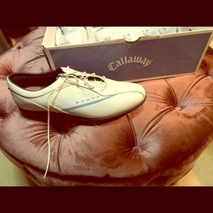 Women’s golf shoe